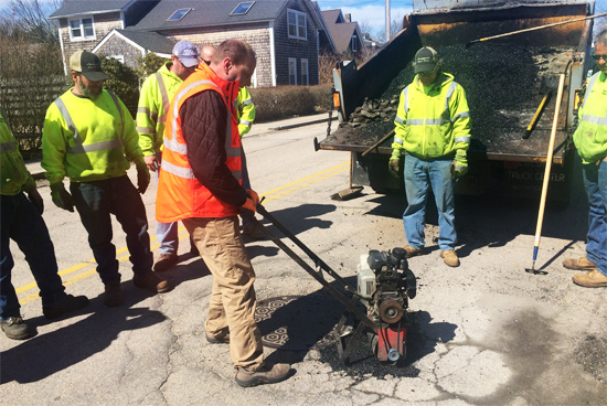 pothole-patcher-vibco-narragansett-april-2015-2